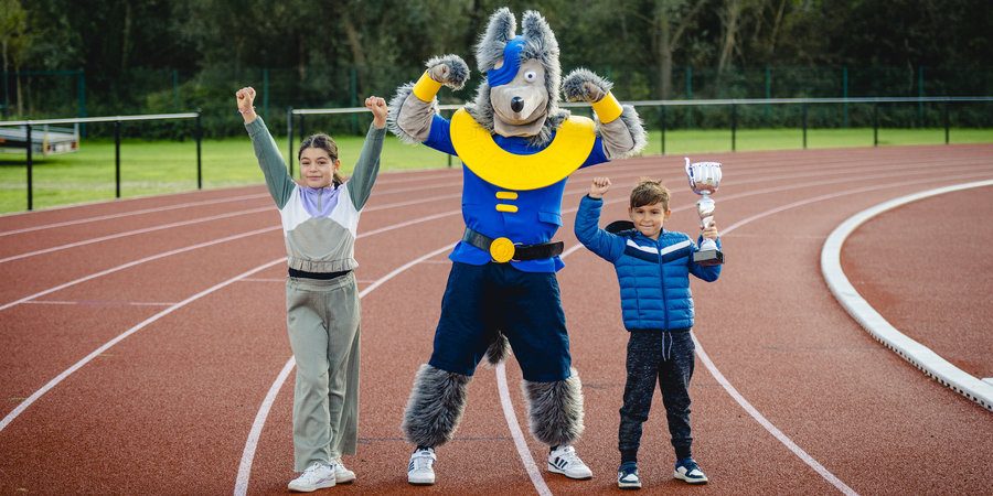 Kinderen met Dax Lupo